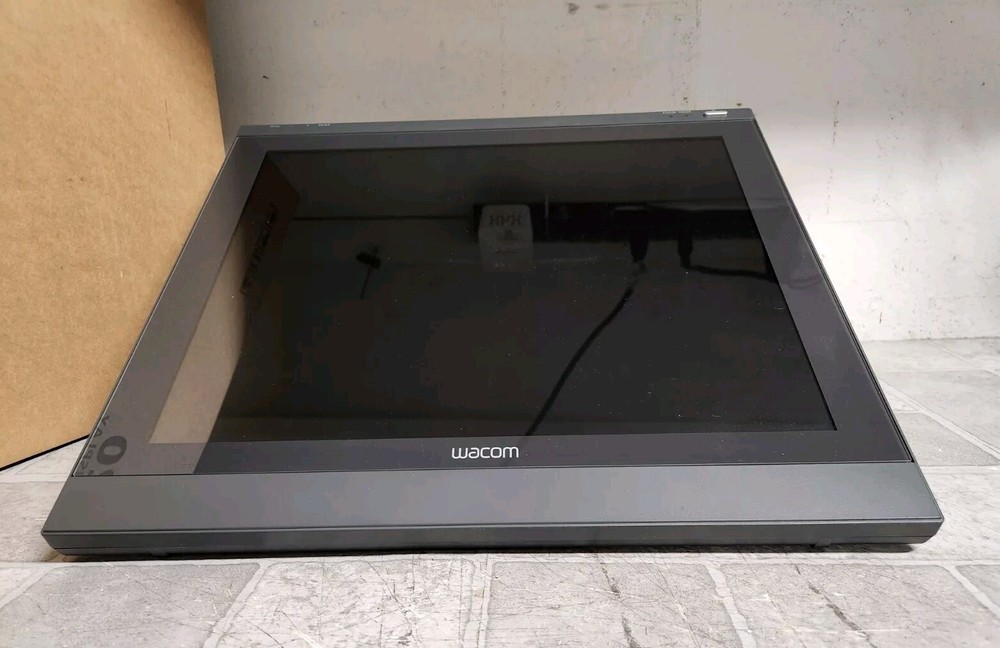Wacom LCD tablet DTF-720 Interactive Pen Display