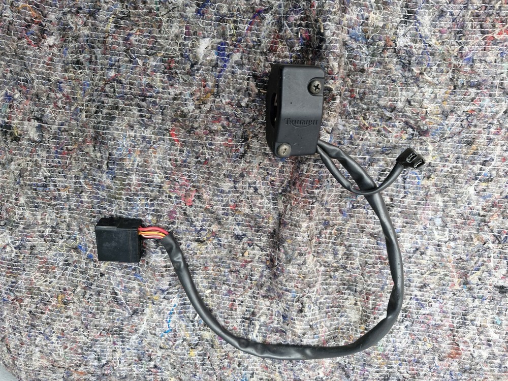 TRIUMPH ST 1050 RIGHT SIDE SWITCH GEAR