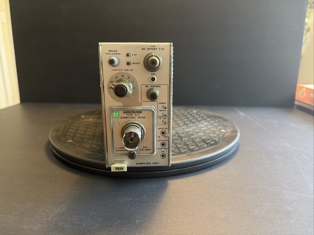 Tektronix 7S11 Sampling Unit Plug-In Module Vintage Oscilloscope UNTESTED B.2