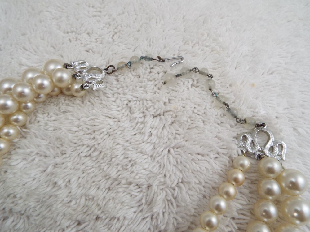 Three Strand White Bead Necklace (J11)