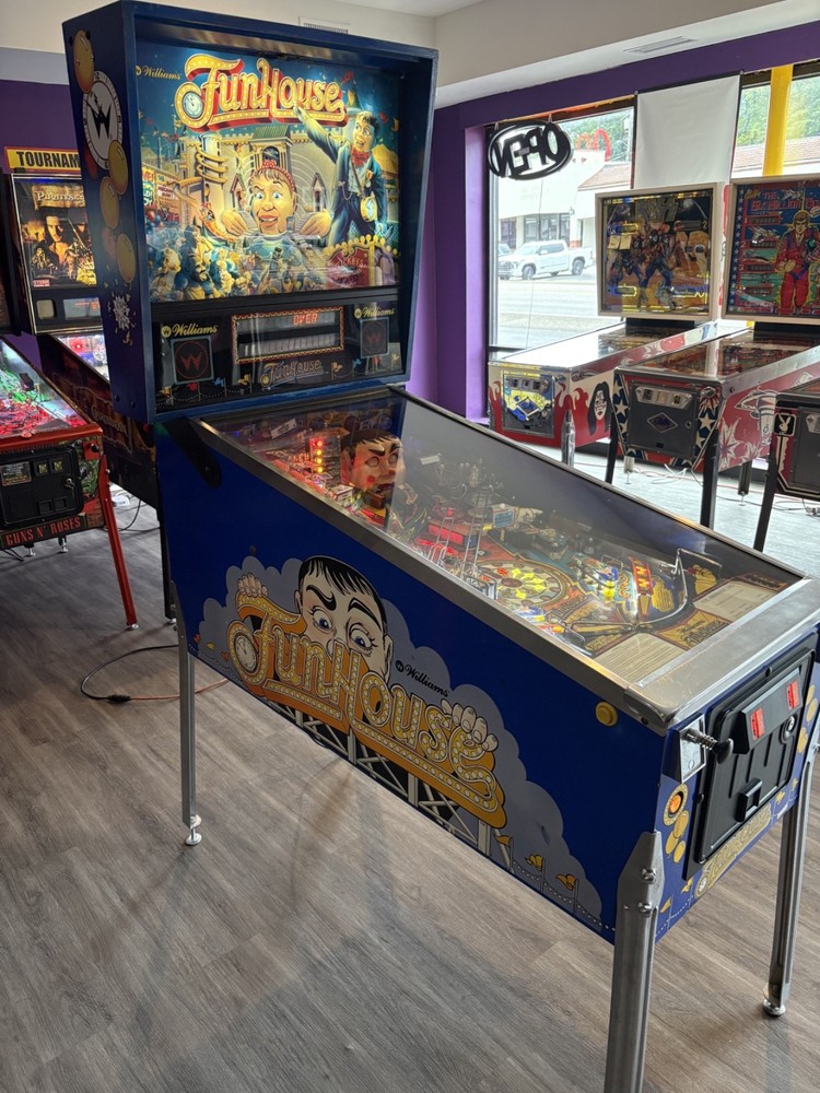 WILLIAMS FUNHOUSE  PINBALL MACHINE RESTORED
