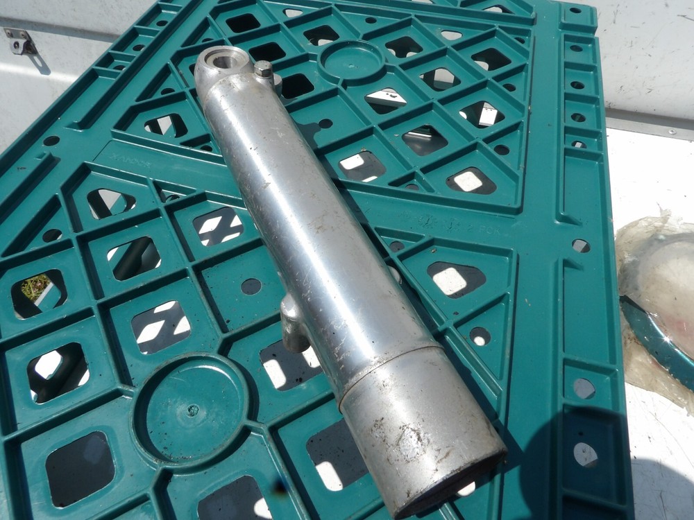 honda cd 175 r/h fork bottom