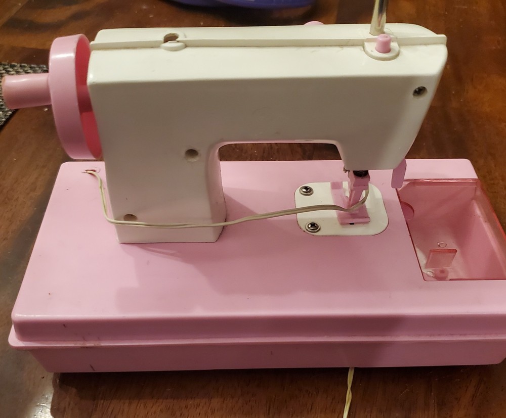 Chainstitch Sewing Machine Battery Powered Kids AS IS Broken Thread Holder