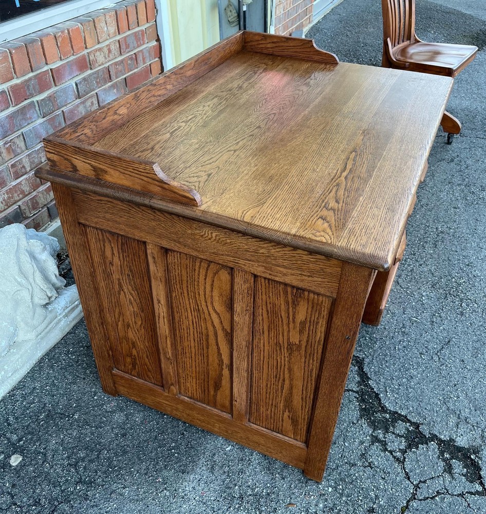 Early 20th Century Oak Desk