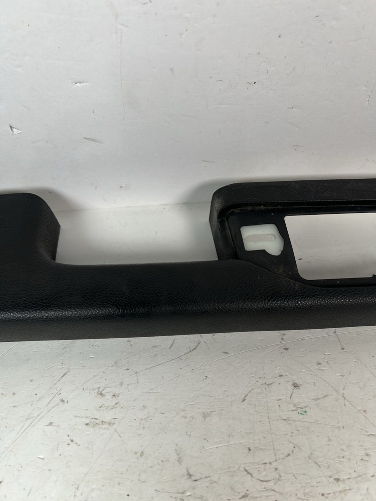 2007-2009 Tahoe Suburban Yukon Left Driver Door Pull Panel Armrest Handle Black
