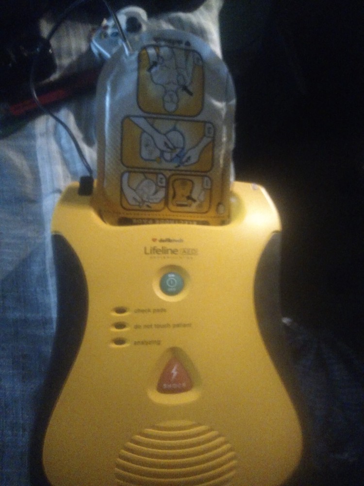 defibtech aes lifeline  yellow