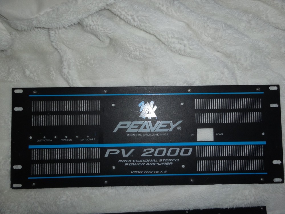 Peavey PV 2000 Amplifier Front and Back Panels
