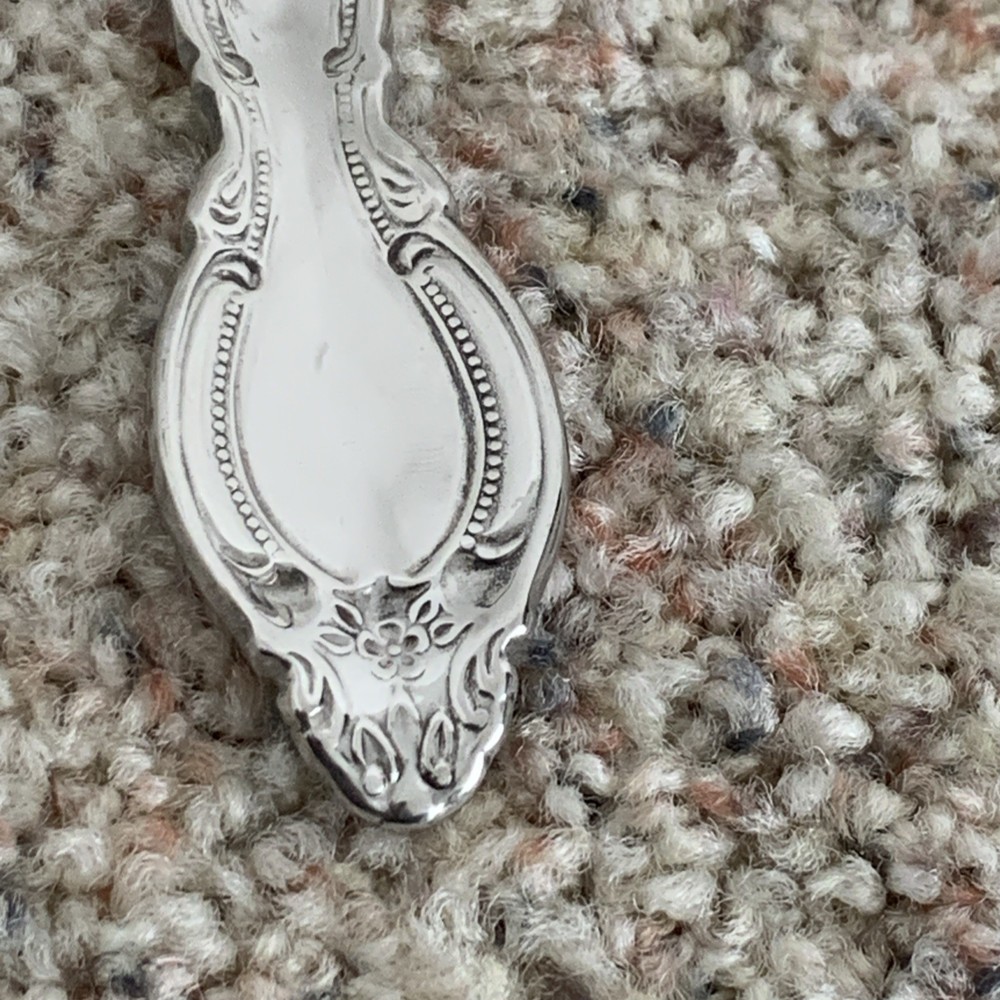 Oneida FREDERICK II 8.5 Serving Spoon Stainless Heirloom Cube Glossy Silverware