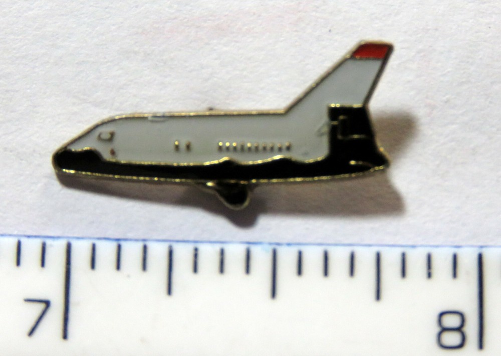 Space Shuttle aircraft Lapel Pin Badge (sm)