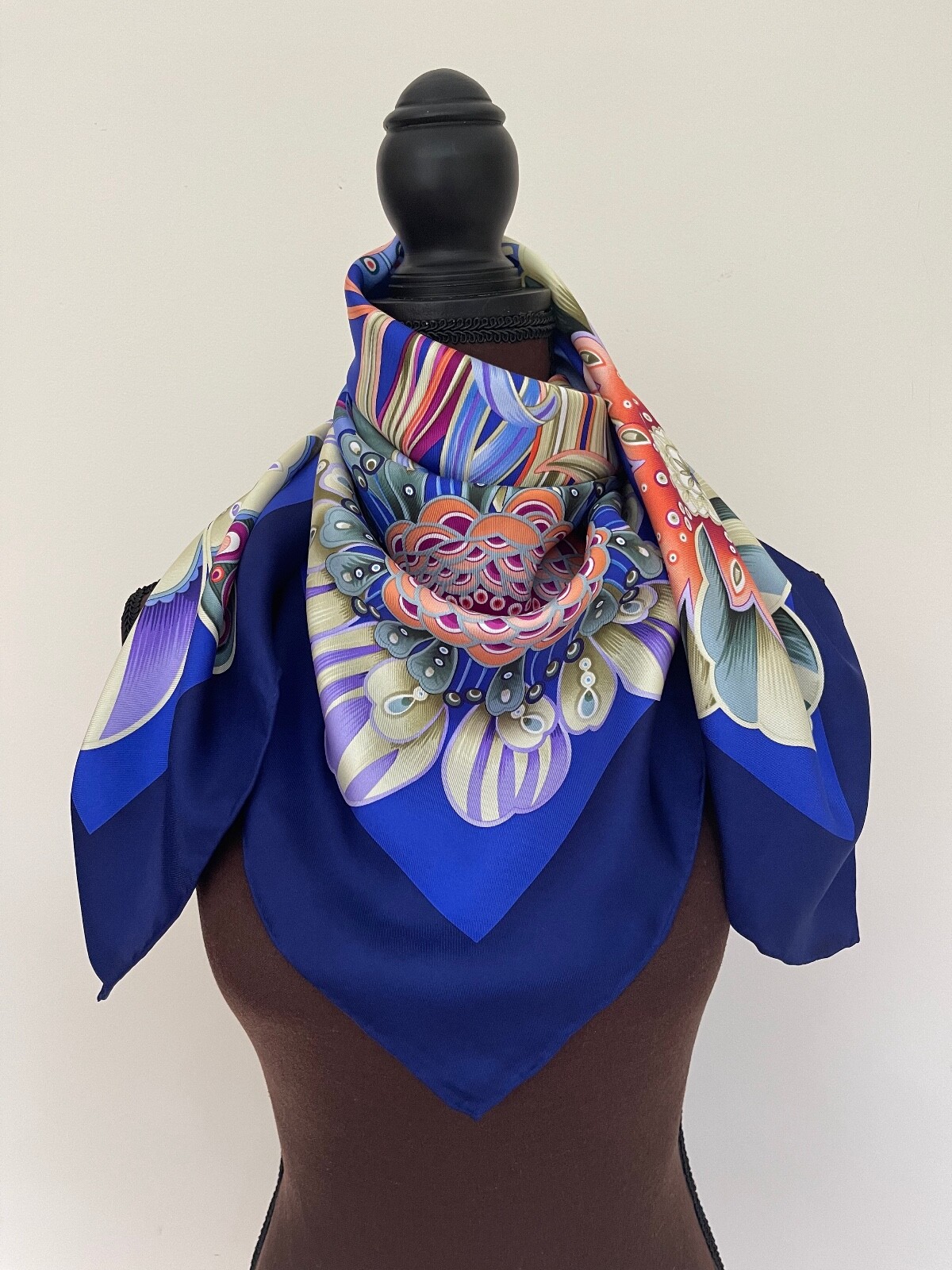 Salvatore Ferragamo Scarf Accessories Flower Garden Blue Floral Silk Wrap