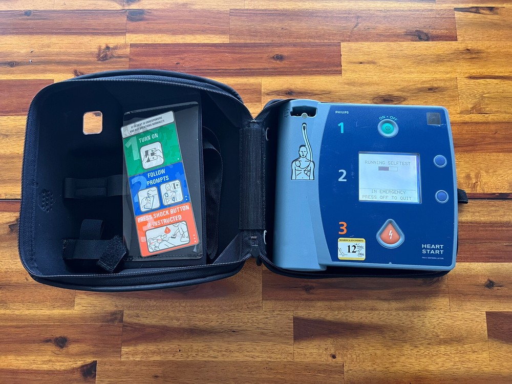 Philips FR2+ Heartstart Automatic External Defibrillator AED FR2+ No Battery 114