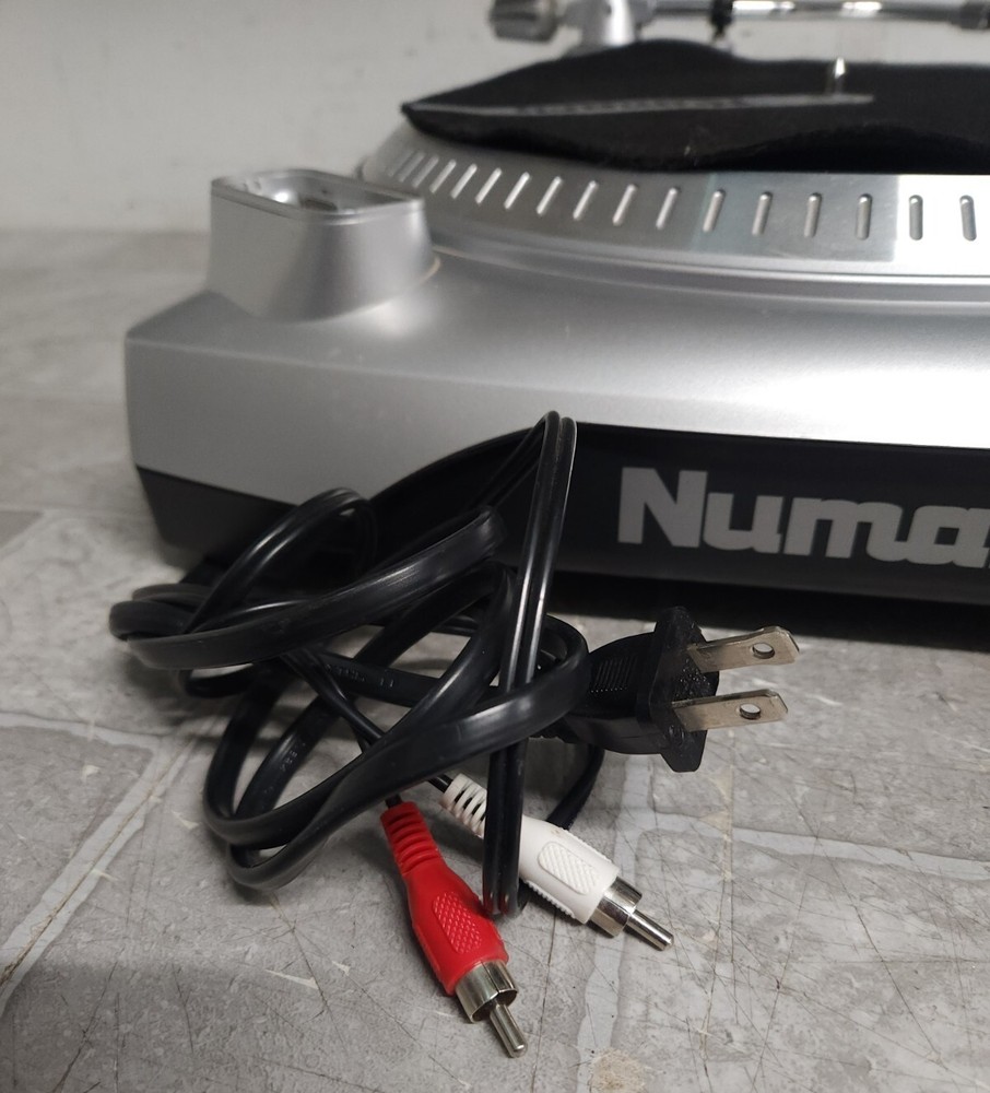 Numark TTi USB Turntable With Universal Dock For Ipod (SEE PICTURES)