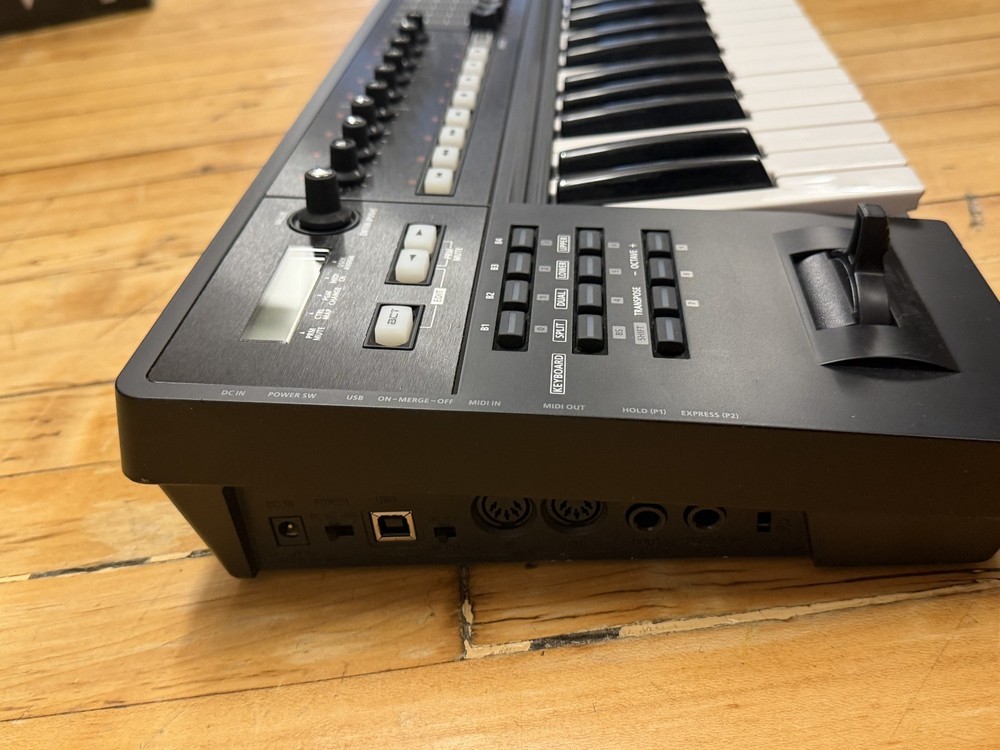 Roland A800 Pro
