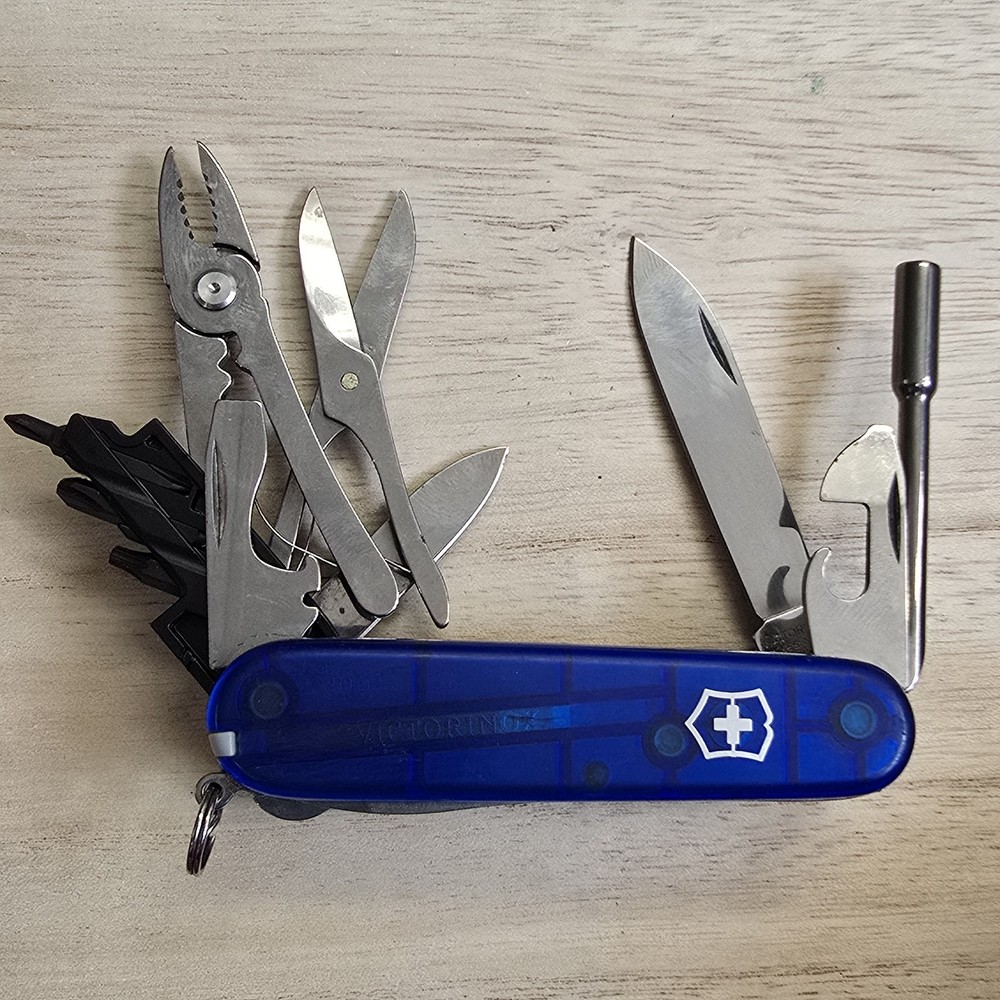 Victorinox CyberTool 41 Blue Saphire Translucent SAK 39 Function Tech Knife