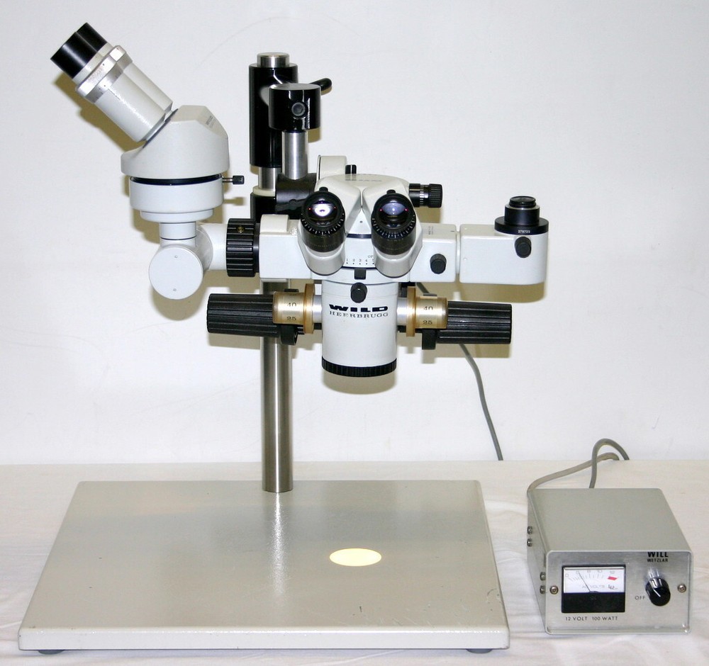 WILD HEERBRUGG TABLE TOP OPERATING SURGICAL MICROSCOPE, MODEL M650 CAMERA MOUNT