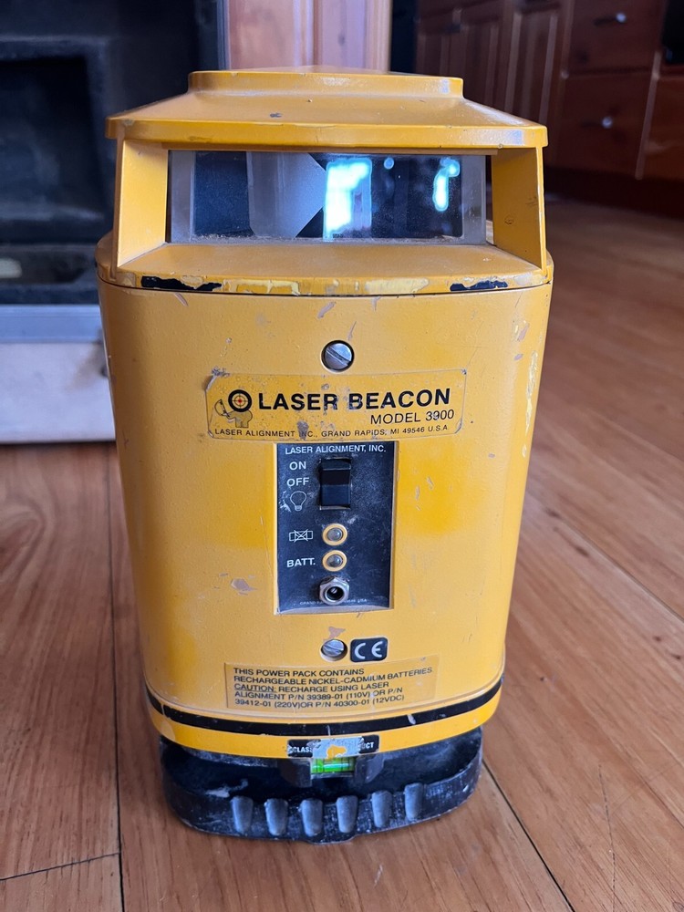 Laser Alignment Laser Beacon LB1 model 3929 With Case UNTESTED