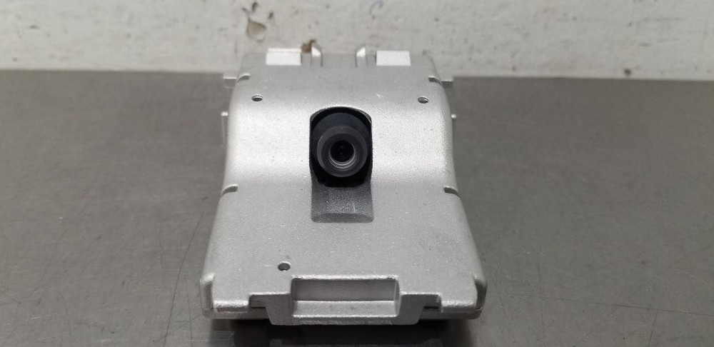 21 CHEVY SILVERADO 2500 FRONT FACING CAMERA WINDSHIELD MOUNTED 84774374