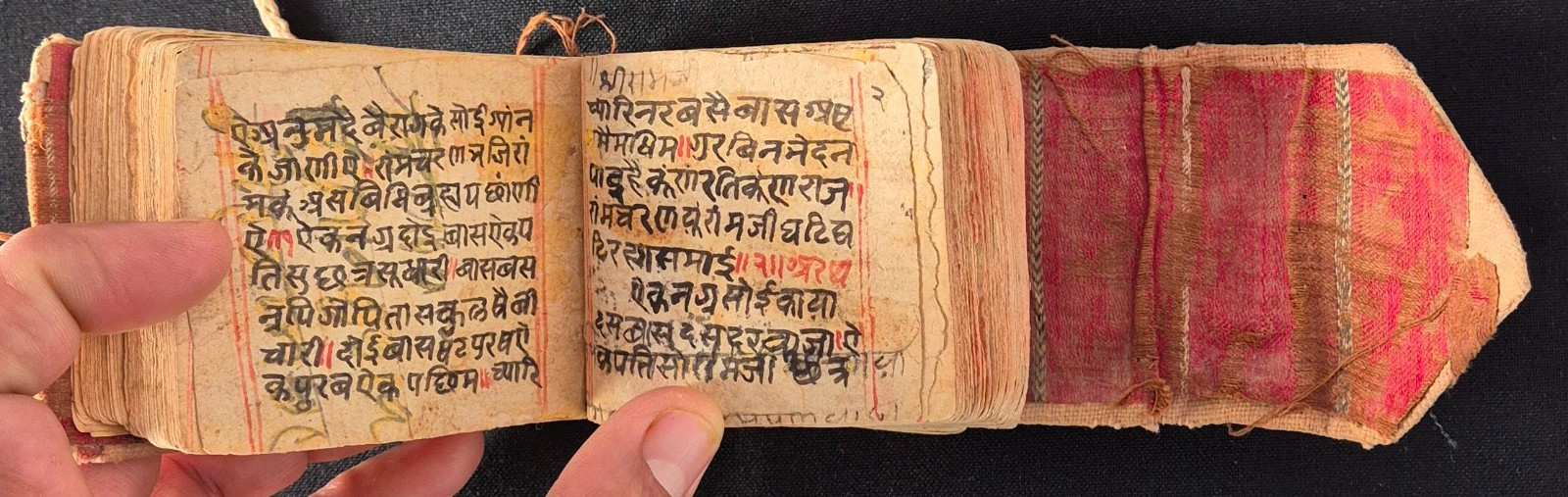 VINTAGE RARE OLD VEDIC SANSKRIT/DEVNAGARI HANDWRITTEN MANUSCRIPT. LEAVES-256