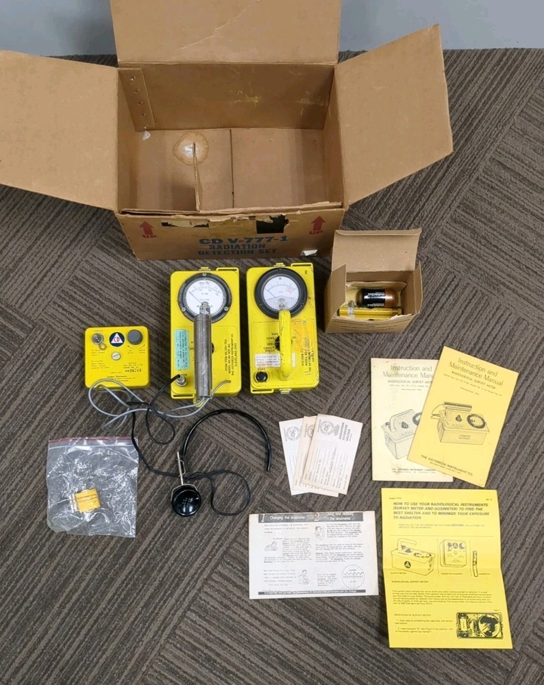 UNTESTED CD V-777-1 Vintage Radiation Detection Geiger Kit - READ DESCRIPTION!!
