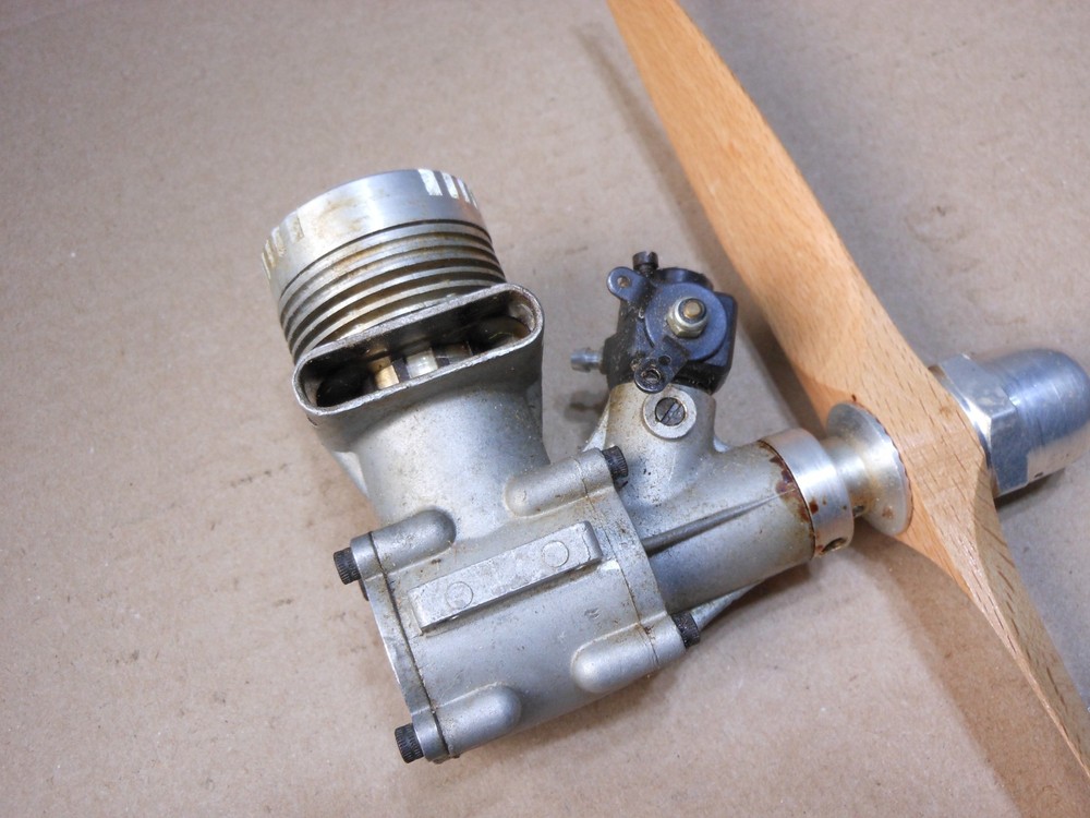 K & B 40 RC Airplane Engine Perry Carb Top Flite Prop - Untested