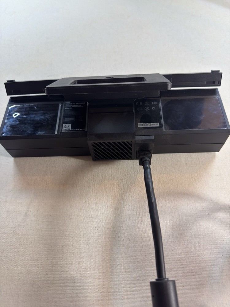 Microsoft Xbox One Kinect Sensor Wired Black for Xbox One Console Used