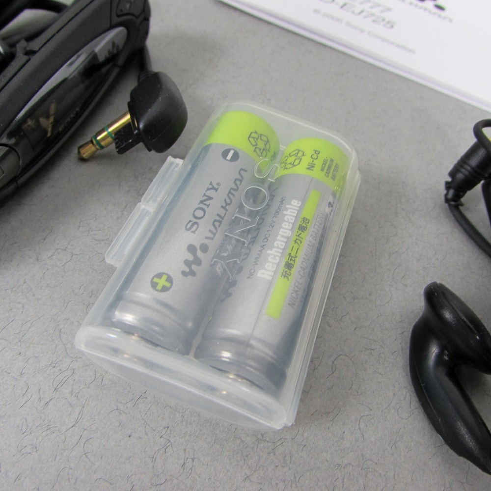 SONY D-EJ725 CD WALKMAN Boxed with Instructions MINT CONDITION PLAYER