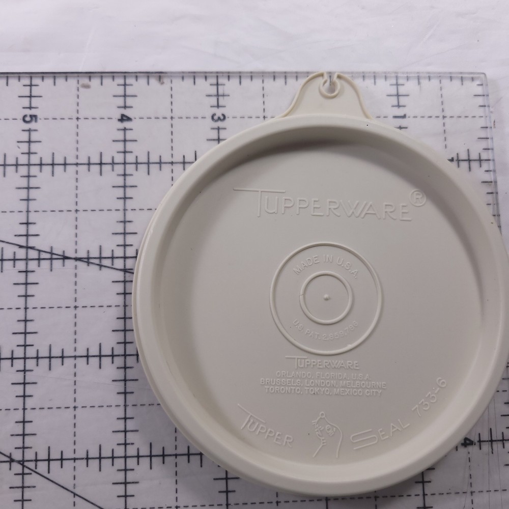 Vintage Small Tupperware Replacement Lid Cream 733-6