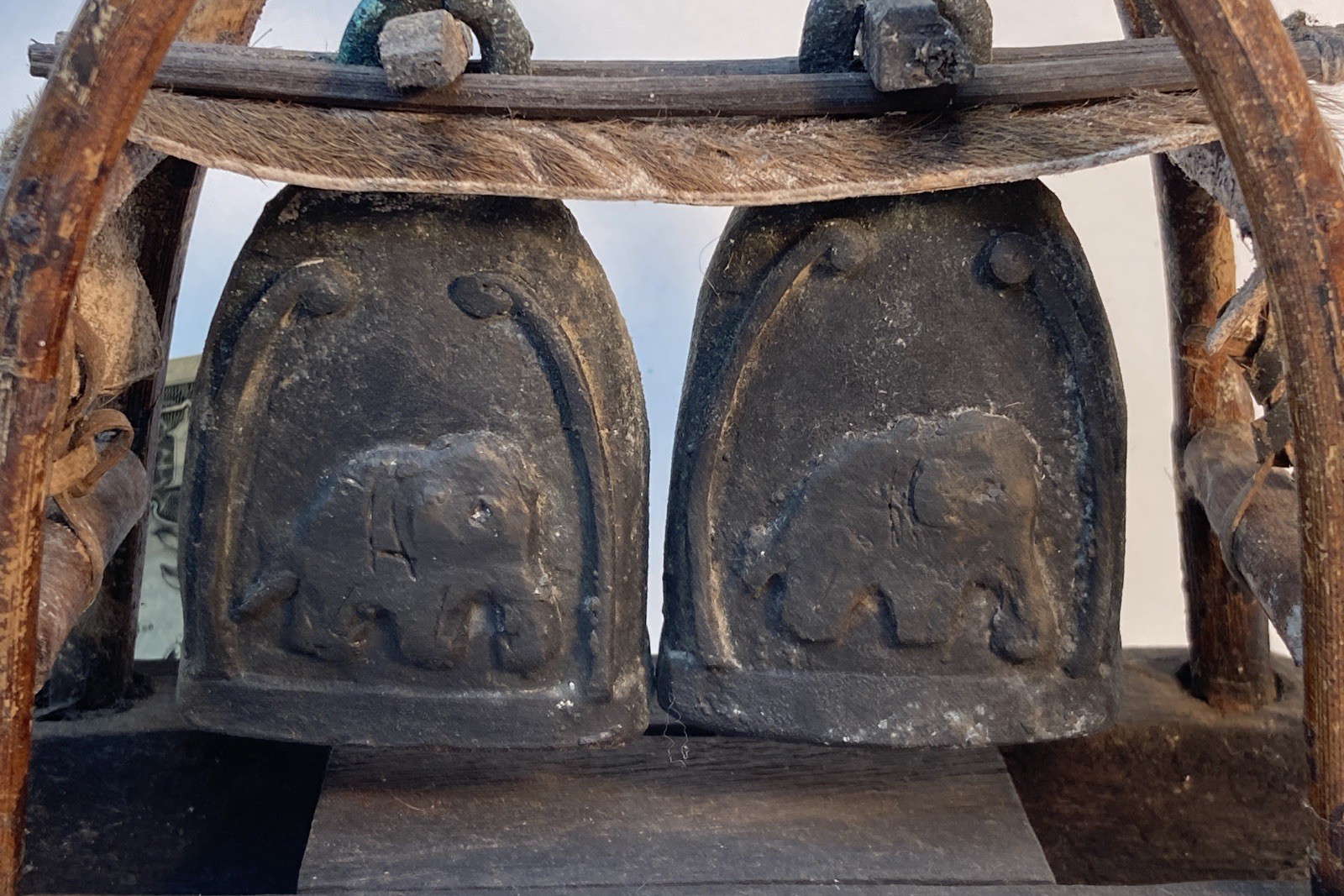 Vtg Karen Hill Tribe Double Elephant Bell w/ Bent Wood Stand & Hide - Thailand