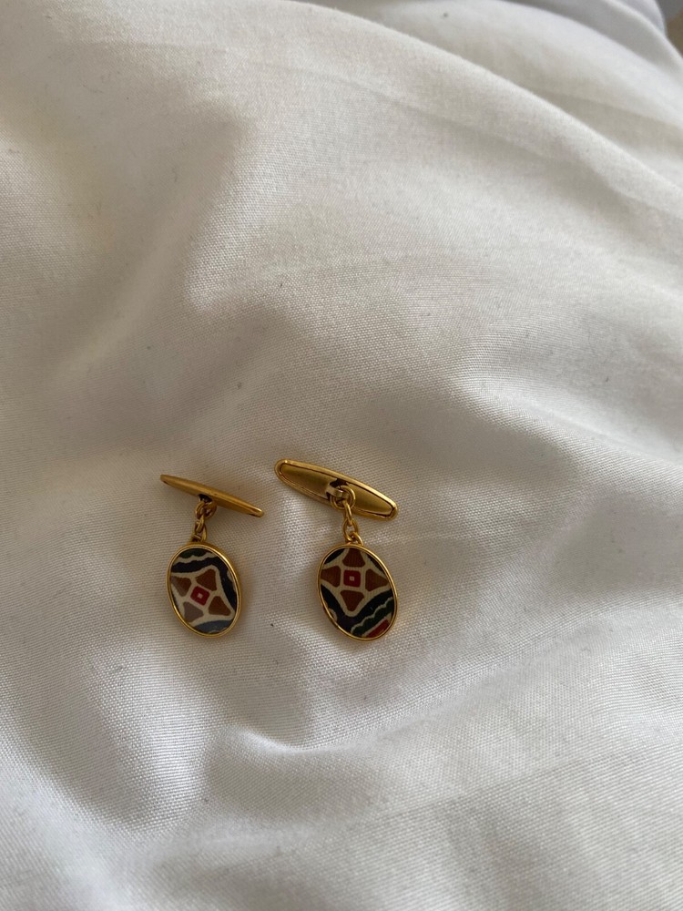 Gold effect patterned cufflinks