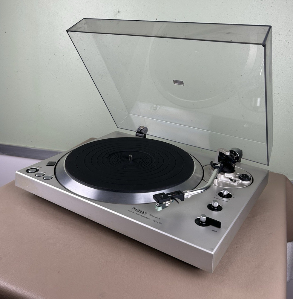TECHNICS SL-1301 STEREO TURNTABLE