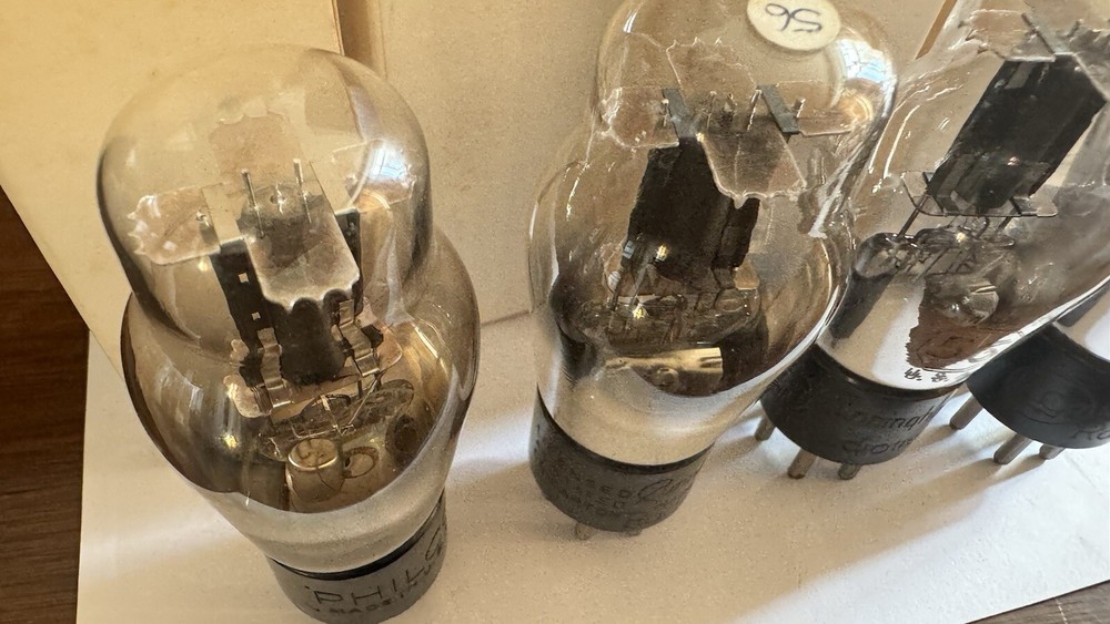 NOS MATCHED QUAD 56 ST GLOBES Engraved Bases Windmill Micas