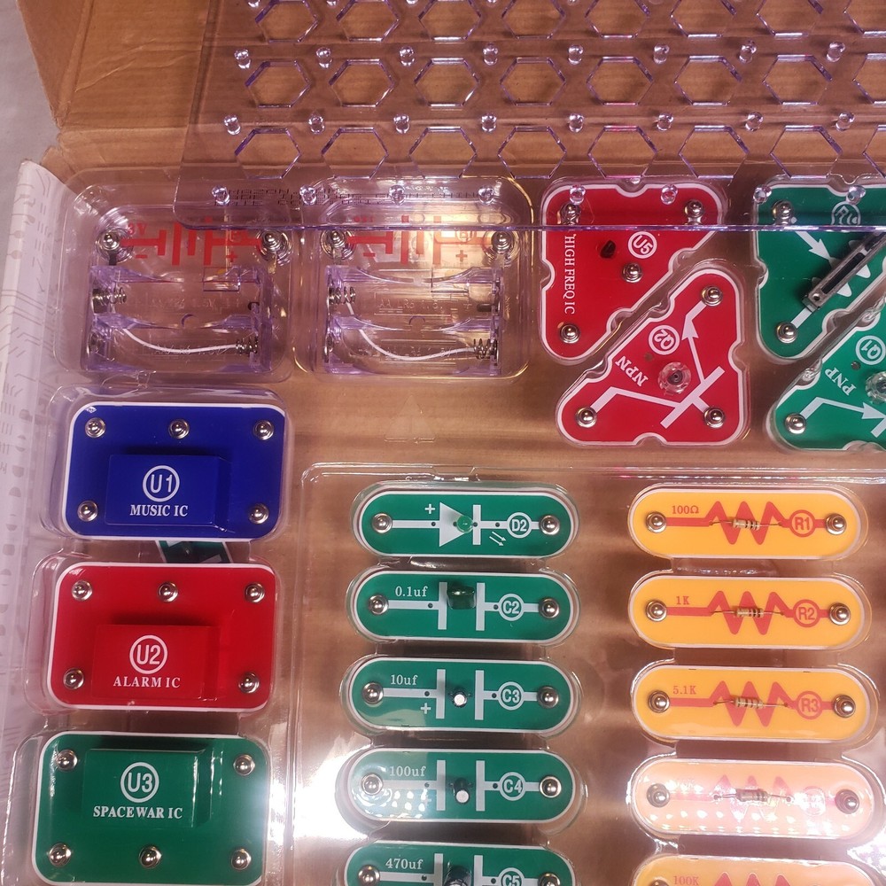 Elenco Electronic Snap Circuits KIT SC-300 - Missing 2 Pieces - Good Condition