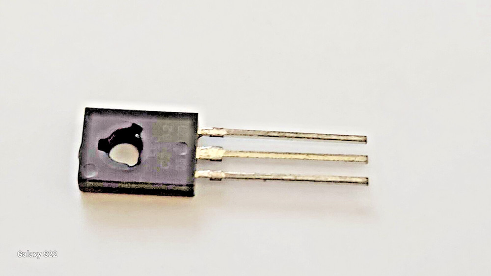 SEC TRANSISTOR 2SC2682 USED IN VARIOUS APPLICATIONS