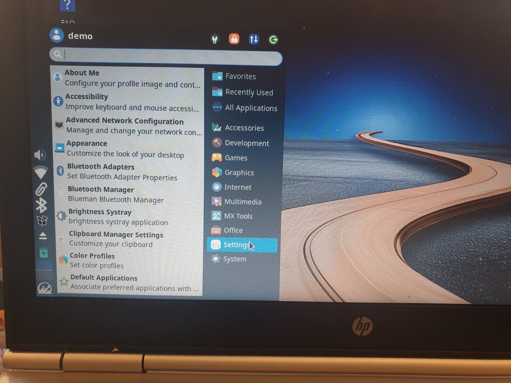 Linux MX V25.1, Xfce, 64-bit, Bootable Live and Install USB Flash Drive
