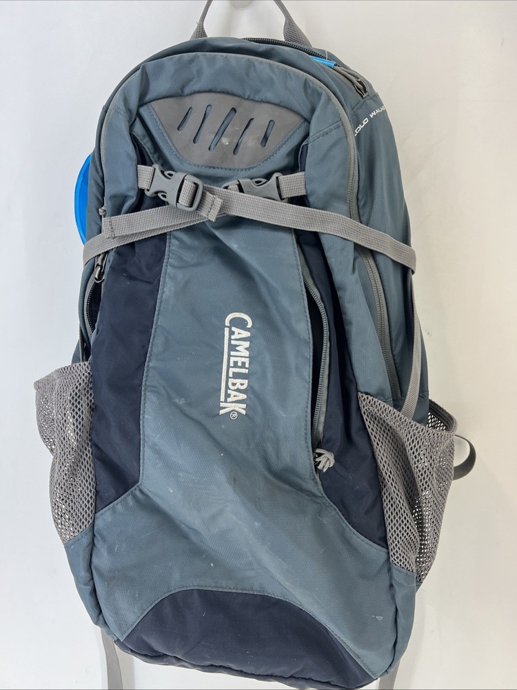 Camelbak Cloud Walker hydration Pack with Bladder. Blue
