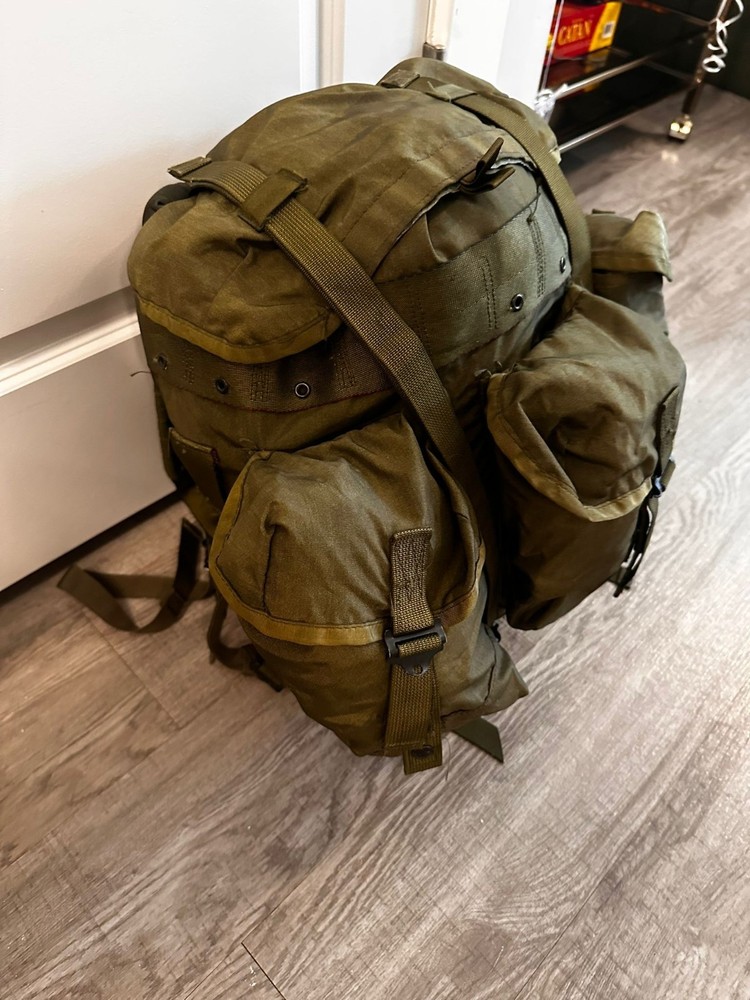 LC-1 Medium Alice Pack WITH Shoulder Straps.