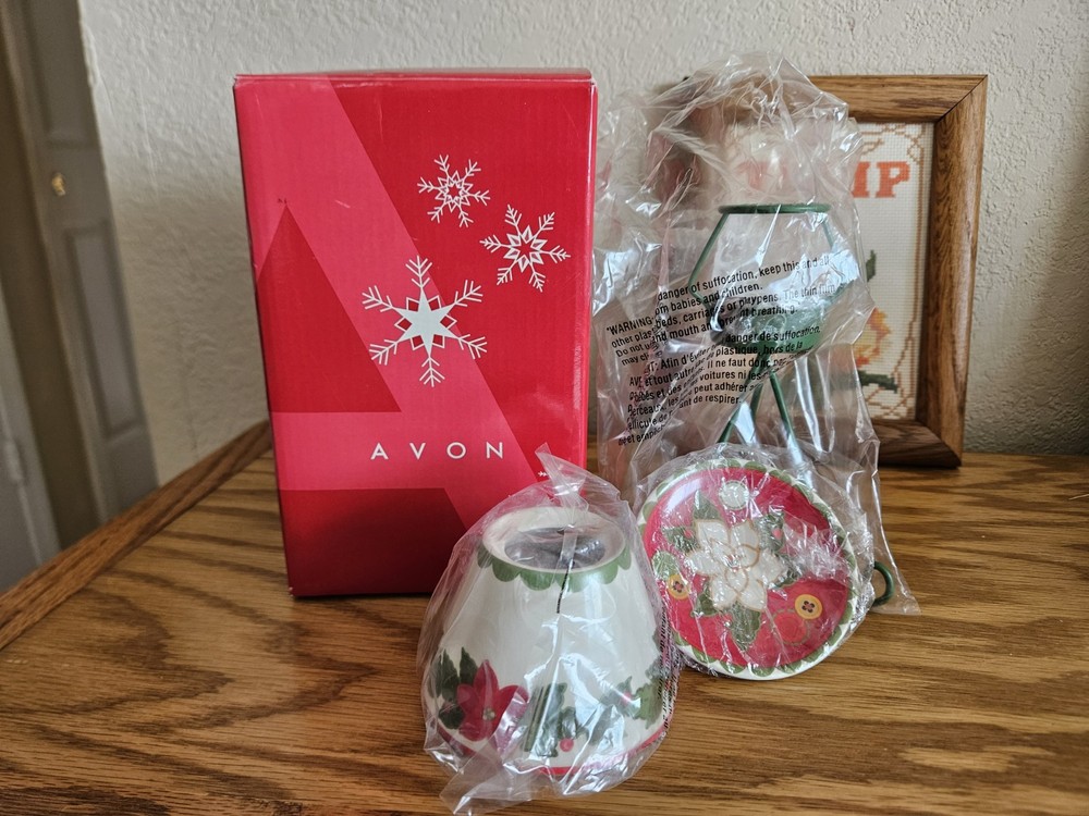 Avon Very Merry Tealight Holder Poinsettia Pattern Original Packaging