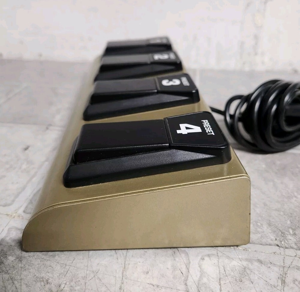 BEHRINGER FS114 Foot Pedal Switch Gold Controller