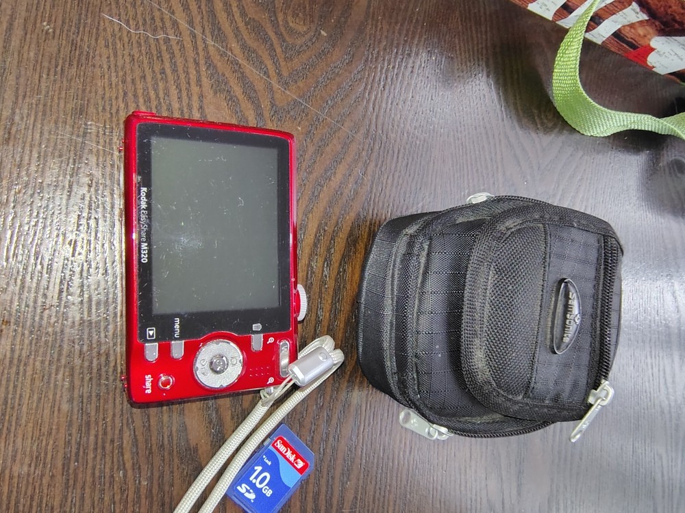 Kodak EasyShare M863 8.2MP Digital Camera