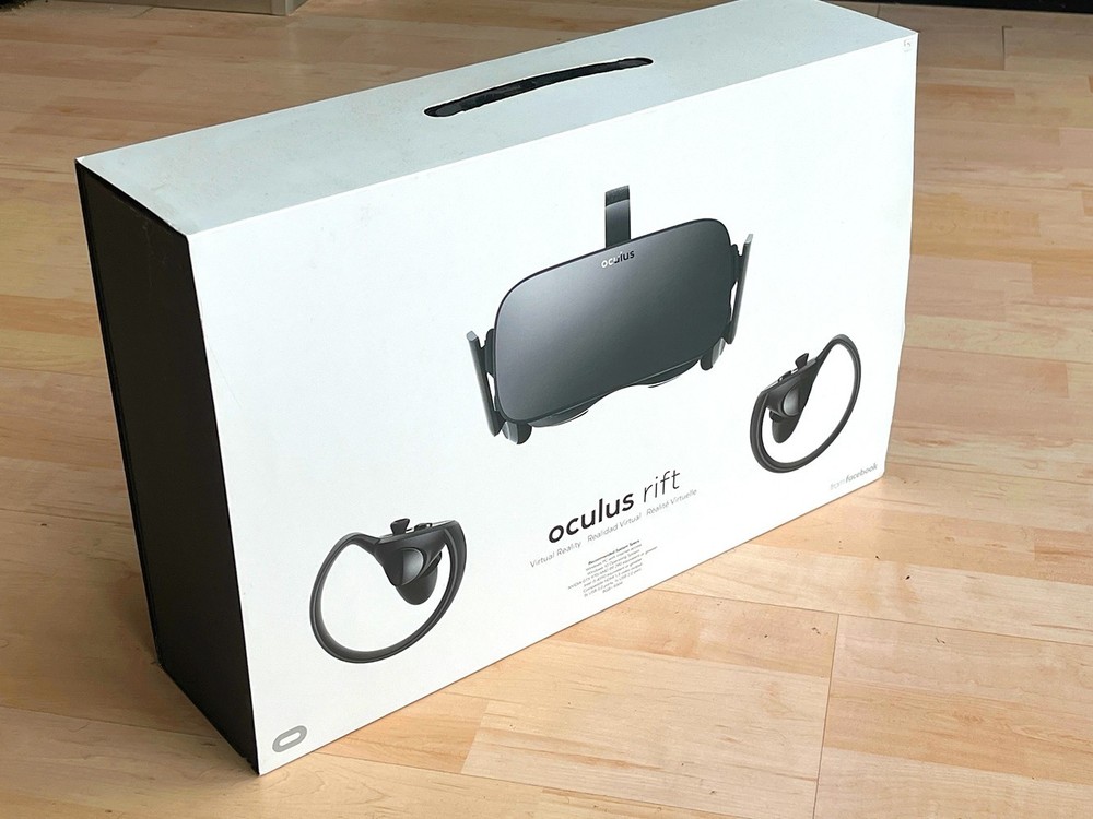 Oculus Rift CV1 Full VR Kit Great Condition Tested Working 2 Controller 2 Sensor