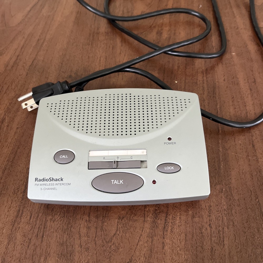 Radio Shack FM Wireless Intercom 3-Channel (UNTESTED) Turns On