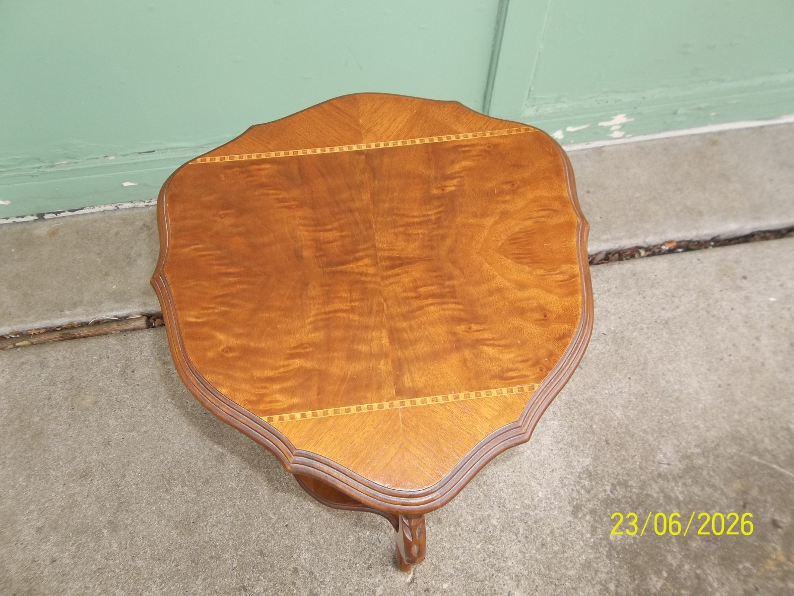 Vintage Bensinger's Outfitting Company Carved Walnut Accent Table Plant Stand