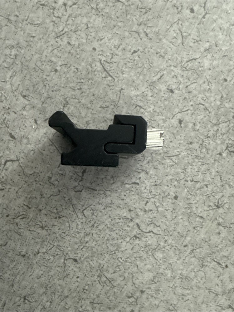 Universal Cold Shoes Mount Adapter for LED Flash Light, Microphone, and Camera