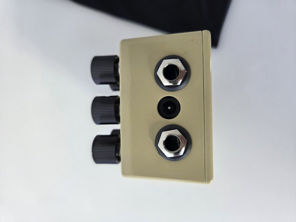 *Read* Walrus Audio Eons Five-State Fuzz Pedal, no power supply