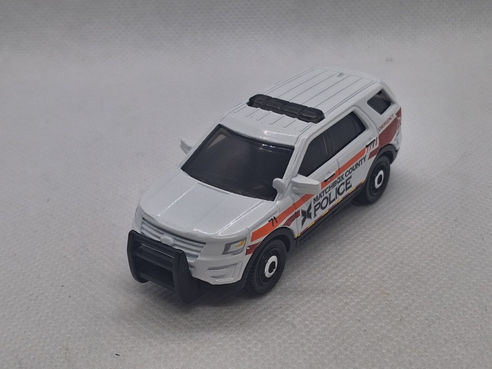 Matchbox 2016 Ford Interceptor Utility -White LOOSE MINT (CD3)