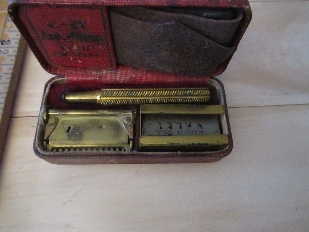 Vintage Valet Razor with box & razors