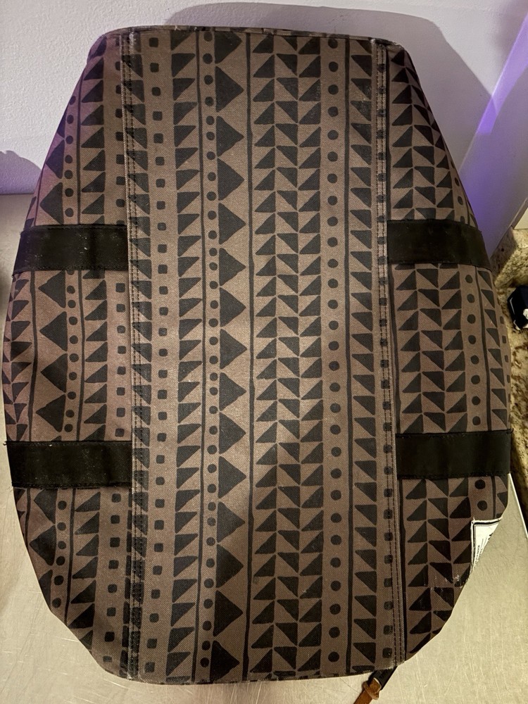 Hershel Supply Co. Novel Duffle / Geometric Triangle Pattern / Brown-Black