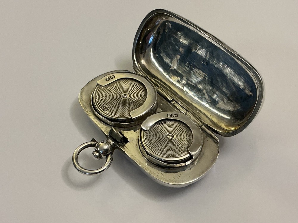 Beautiful Solid Silver Double Sovereign Case by E J Trevitt & Sons Chester 1912