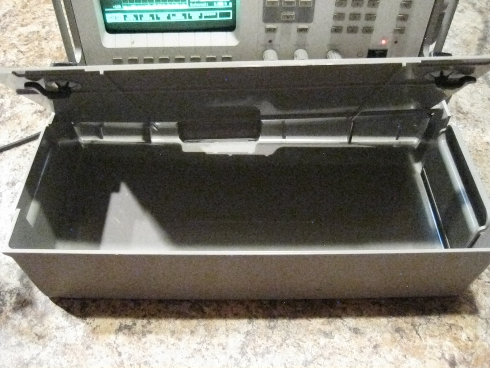 Motorola R2600C 400 Khz to 1GHz Service Monitor Test Set (Lot#MP899)