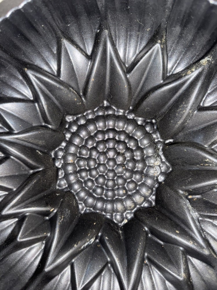 Nordic Ware Sunflower Cast Iron Cake Pan